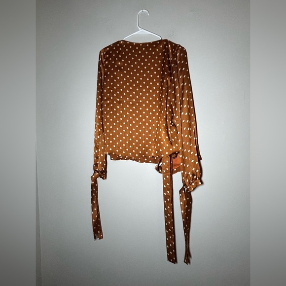 NEW REVOLVE Tularosa Charmaine Wrap Top in Camel Polka Dots size S - Picture 5 of 5